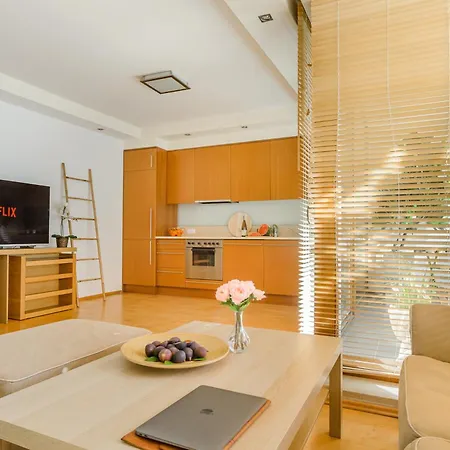 Lumina Stylish 3-rooms In Apartment